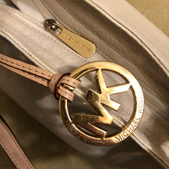 Michael Kors Pebbled Leather Jet Set Tote Bag - Picture 10 of 16